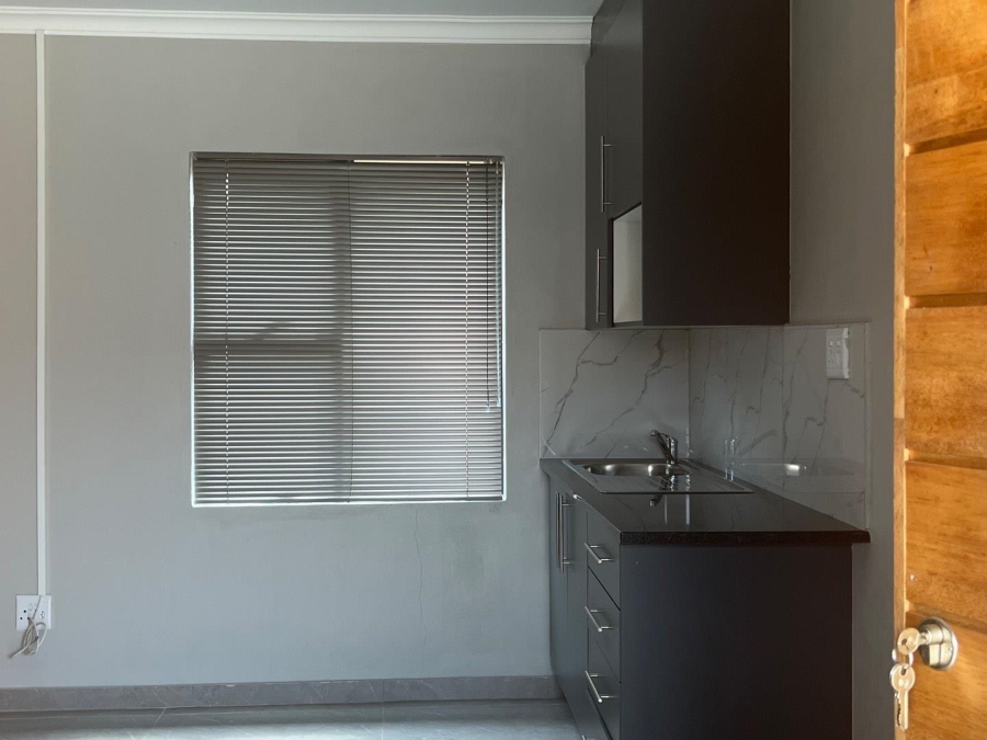 To Let 8 Bedroom Property for Rent in Bethanie North West